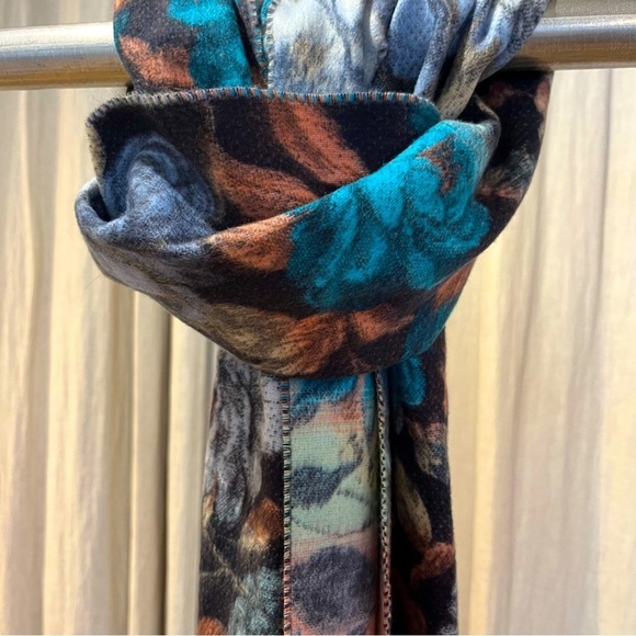 Floral Wrap Scarf Fringe Hem, NEW - Picture 6 of 9